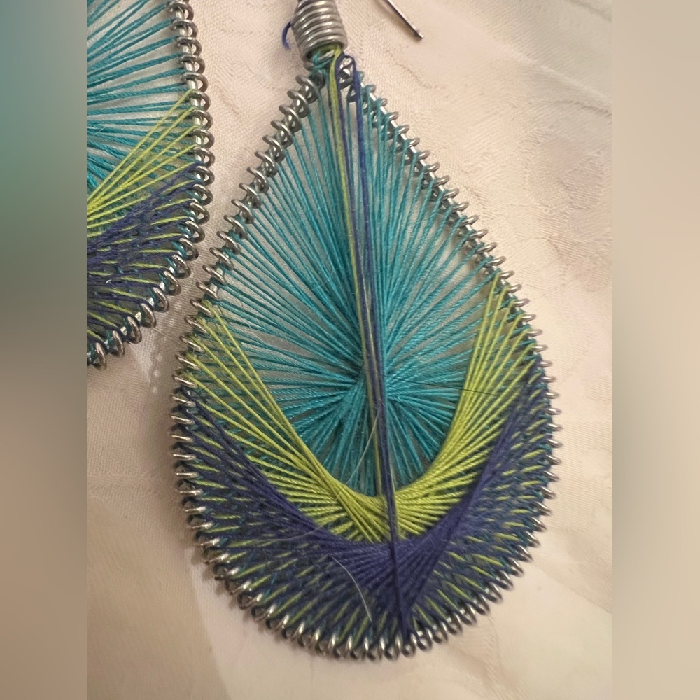 Wire wrapped thread earrings peacock - Picture 4 of 6